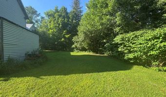 121 Main Rd, Abbot, ME 04406