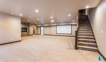 2816 E Sunflower Cir, Brandon, SD 57005