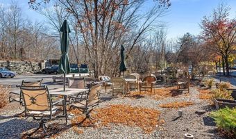 2 School St 130, Lincoln, RI 02802