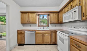 4015 Clarendon St, Bel Aire, KS 67220