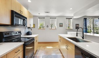 111 N Hamilton St 202, Madison, WI 53703