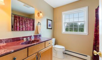 38 Fairview Ave, Auburn, ME 04210