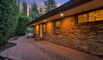 4446 Hayvenhurst Ave, Encino, CA 91436