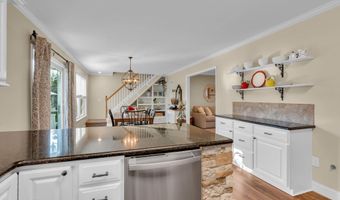 65 Serpentine Dr, Bayville, NJ 08721