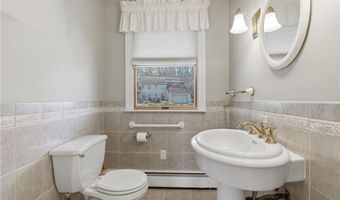 46 Timberland Dr, Lincoln, RI 02865
