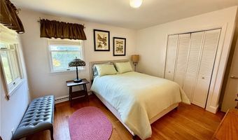 8 Mccormick Rd, Newport, RI 02840