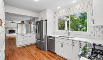 28 Ridgefield Pl, Asheville, NC 28803