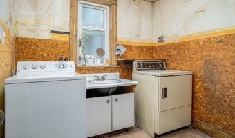 22 Orange St, Athol, MA 01331
