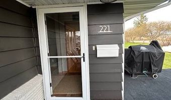 221 1st E St, Bottineau, ND 58318