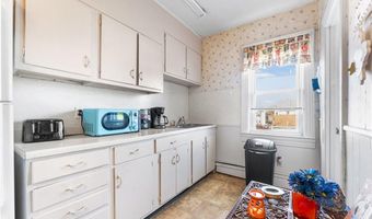 2 Chilton St, Bristol, RI 02809