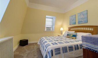 36 Dixon St, Newport, RI 02840
