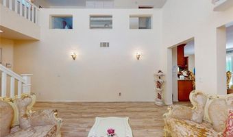 220 S Linhaven Cir, Anaheim, CA 92804