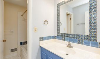 530 Crowfields Ln, Asheville, NC 28803
