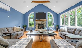 156 Magnolia Ln, Middletown, NJ 07748