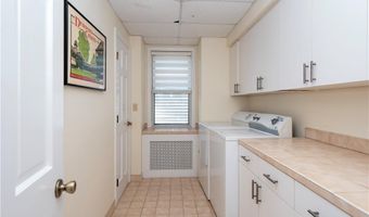 14 Lee Ave, Newport, RI 02840