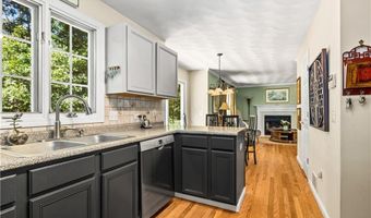 123 Country Hill Ln, North Kingstown, RI 02852