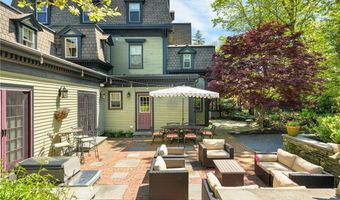 287 Gibbs Ave, Newport, RI 02840