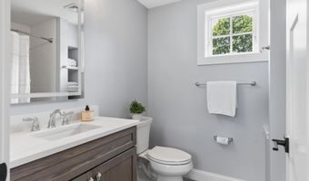 24 Amerescoggin Rd, Falmouth, ME 04105