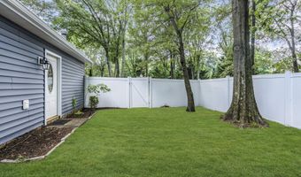 11 Phillips Mills Dr, Middletown, NJ 07748