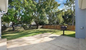 1440 Cedar Bluff Dr, Ballwin, MO 63021