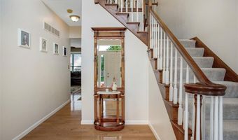 420 April Oaks Ct, Ballwin, MO 63021