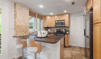 2713 ALBEMARLE Dr, Alexandria, VA 22303