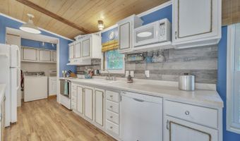 156 Linden Dr, Arnolds Park, IA 51360