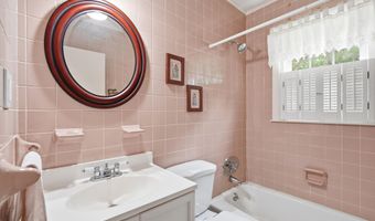 40 Cape Cod Ln, Barnstable, MA 02630