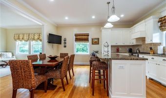 7 Gibson Ave, Narragansett, RI 02882