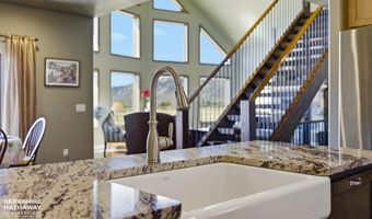 17 Patriot Dr, Cody, WY 82414