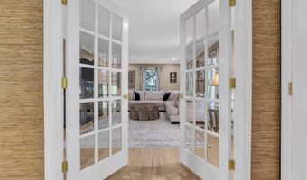 14 Bunker Hill Dr, Middletown, NJ 07748