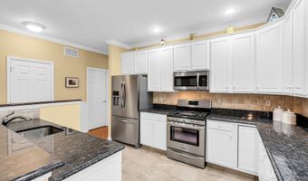 18 Powderhorn Way, Allentown, NJ 08501
