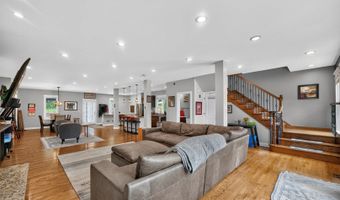 108 N Main St, Algonquin, IL 60102