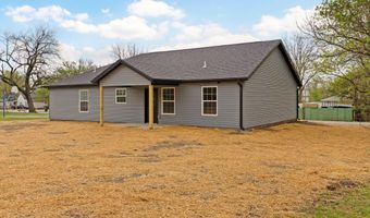 215 W Cofield St, Aurora, MO 65605