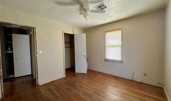 1137 E Chestnut St, Altus, OK 73521