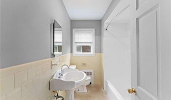 692 Hope St 2, Bristol, RI 02809