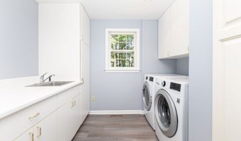 60 Old Wood Rd, Avon, CT 06001