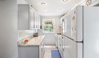 300 W 3RD Ave, Barrington, NJ 08007