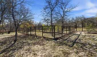 828 Shady Grv, Adkins, TX 78101