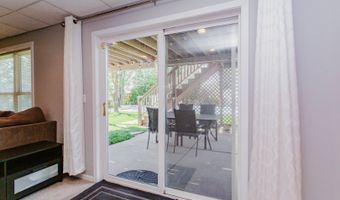 3 BLACKWOLF Ct, Algonquin, IL 60102