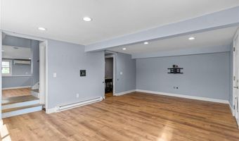 5 Lea Dr, Bristol, RI 02809