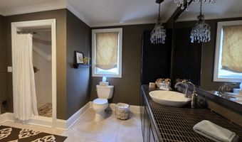 206 Edgewater Dr, Algonac, MI 48001
