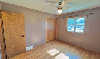 209 10th Ave NW, Bowman, ND 58623