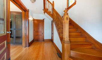 302 S Main St, Algonquin, IL 60102
