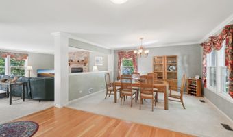 305 BUCKINGHAM Dr, Algonquin, IL 60102