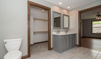 6042 Seven Springs Dr, Asbury, IA 52002
