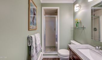 4 Fairway Ct, Albany, NY 12208