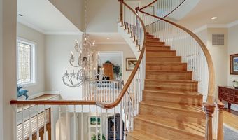 4744 34TH St N, Arlington, VA 22207