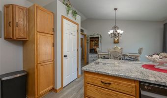 312 Apple Ridge Dr, Apple Creek, OH 44606
