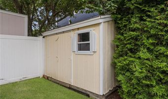 28 Wilbur Ave, Newport, RI 02840